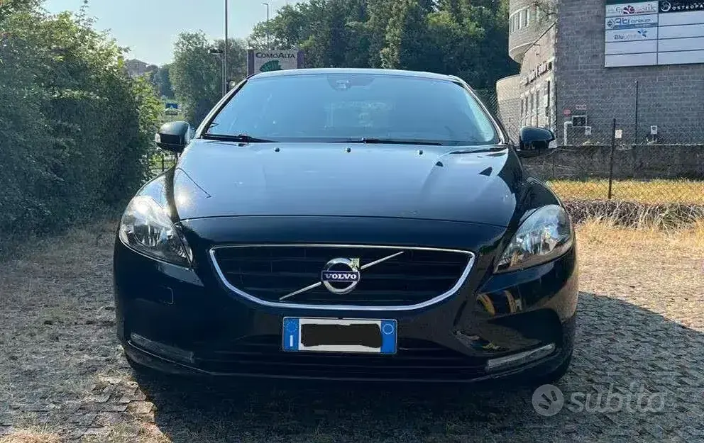 Usata Volvo V40 Kinetic 120 CV (88 kW) 2015 Nero Berlina