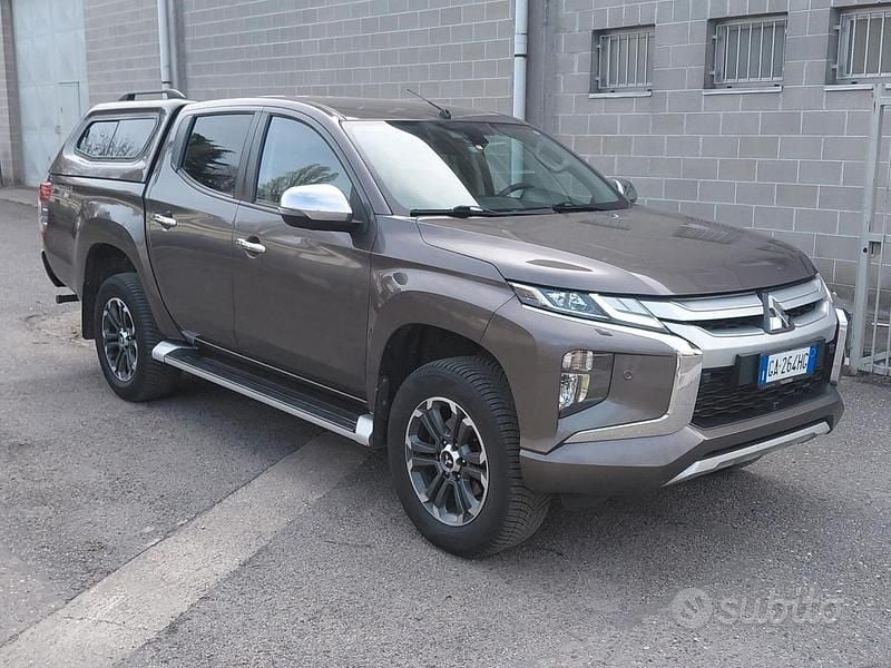 Usata Mitsubishi L200 Top 150 CV (110 kW) 2020 Marrone Pick-up