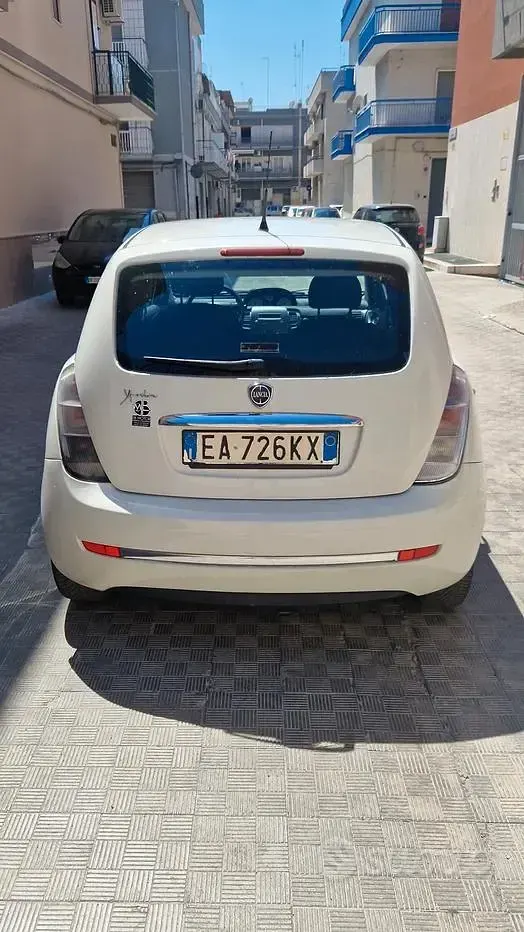 Usata Lancia Ypsilon 75 CV (55 kW) 2011 Bianco Utilitaria