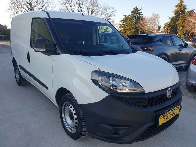 Begagnad Fiat Doblò Easy 95 HK (69 kW) 2020 Vit Minibuss