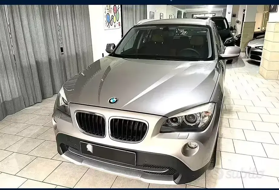 Begagnad BMW X1 2011 Grå SUV