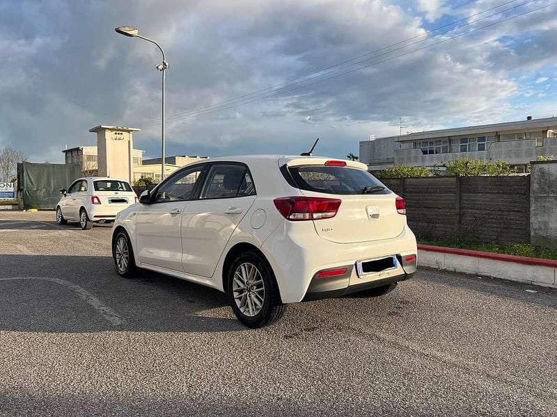 Usata Kia Rio Style 84 CV (61 kW) 2023 Bianco Berlina
