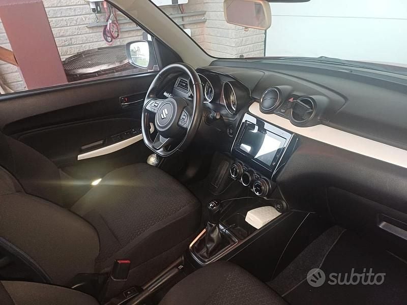Usata Suzuki Swift 112 CV (82 kW) 2017 Rosso Utilitaria