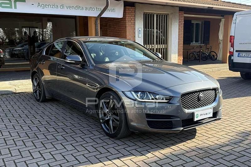 Usata Jaguar XE Pure 180 CV (132 kW) 2017 Grigio Berlina