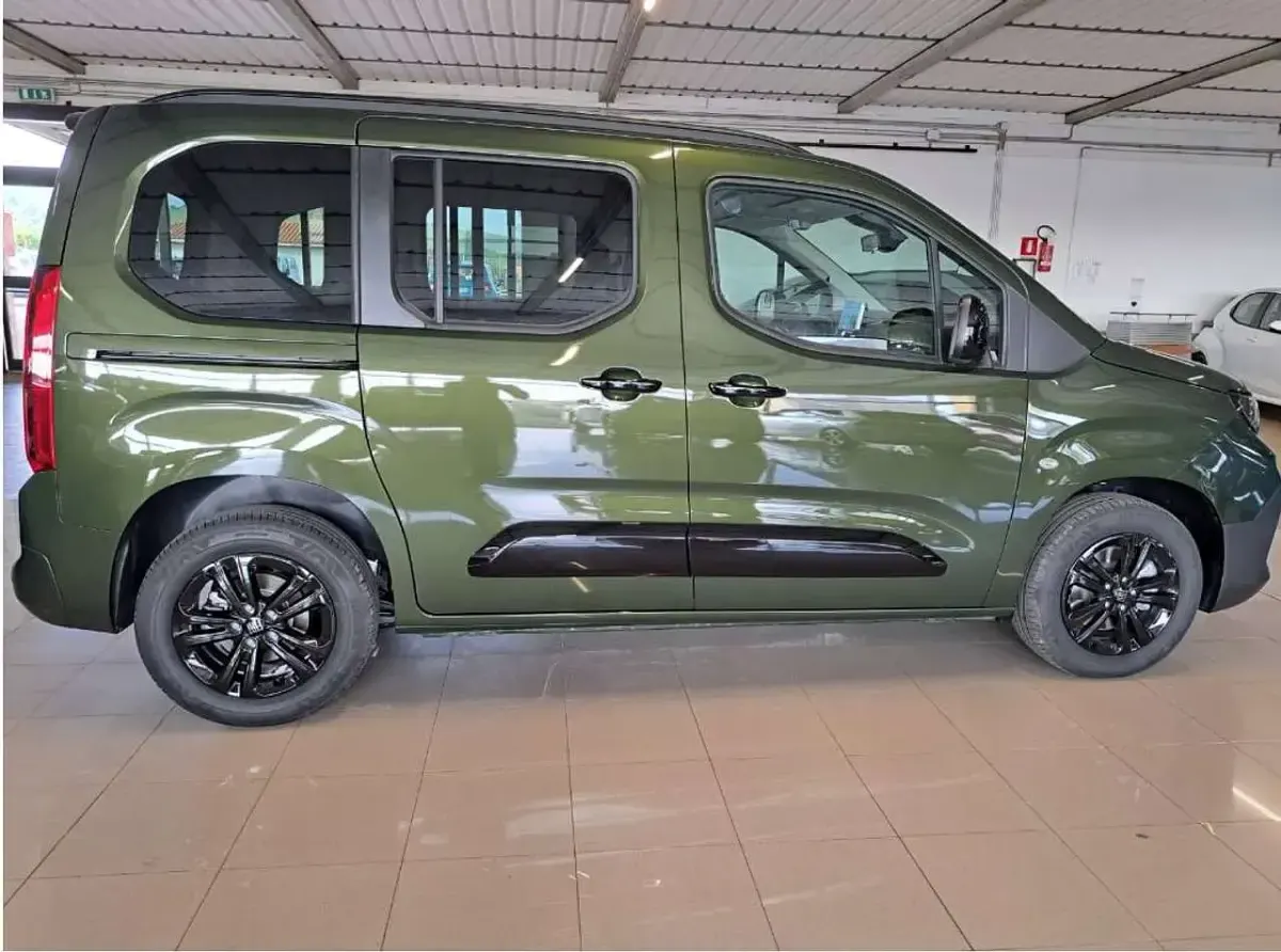 Nuova Fiat Qubo Trekking 102 CV (75 kW) 2026 Verde toscana metallizzato Monovolume