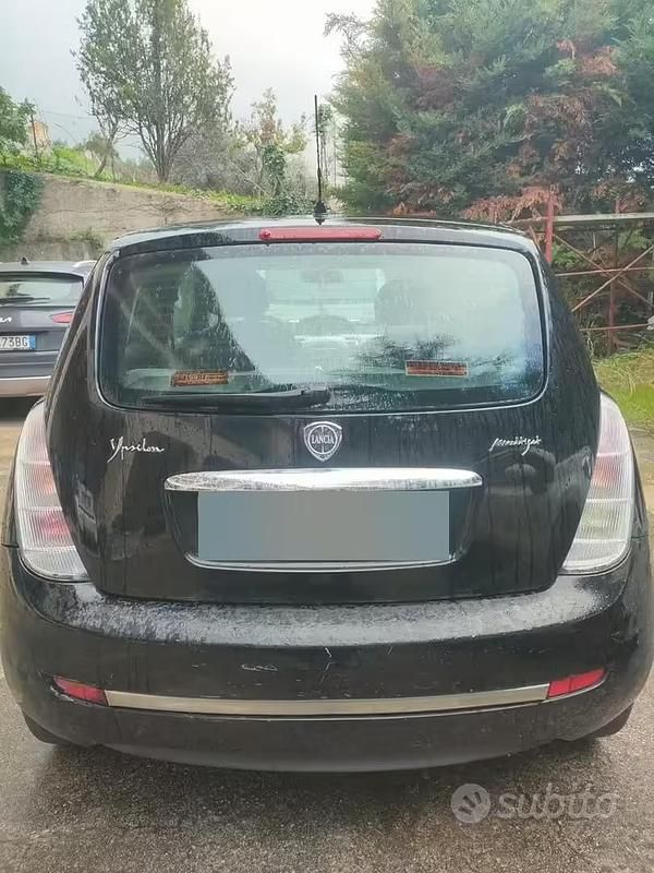 Usata Lancia Ypsilon 75 CV (55 kW) 2011 Nero Utilitaria