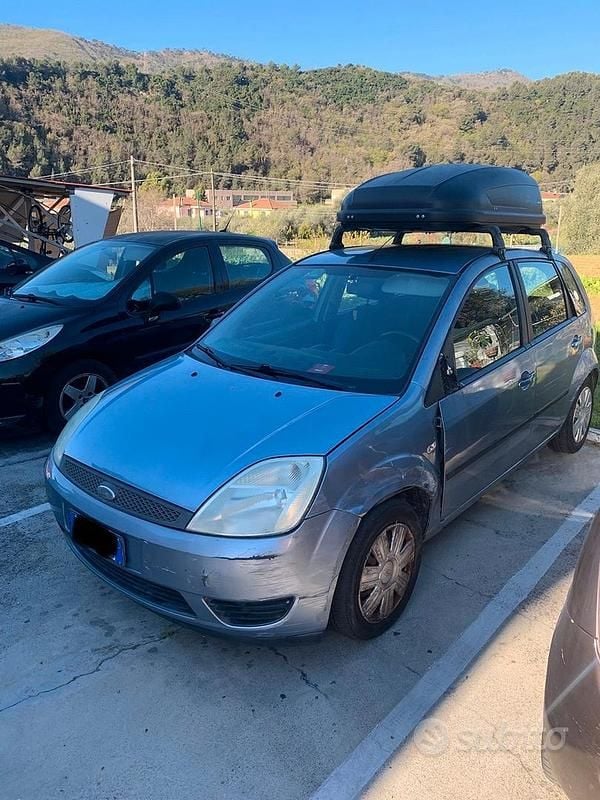Begagnad Ford Fiesta 68 HK (50 kW) 2005 Halvkombi