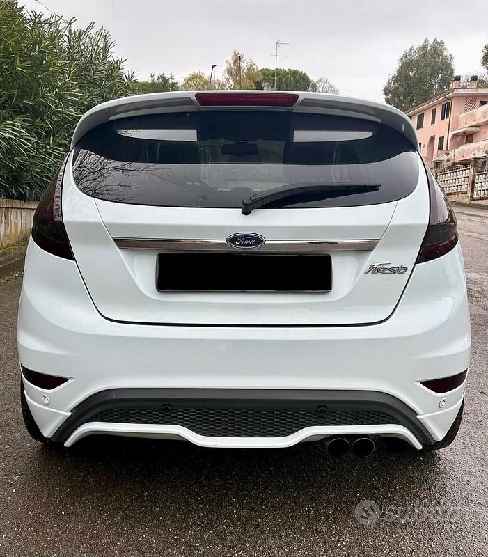 Usata Ford Fiesta Titanium 95 CV (69 kW) 2010 Bianco Utilitaria