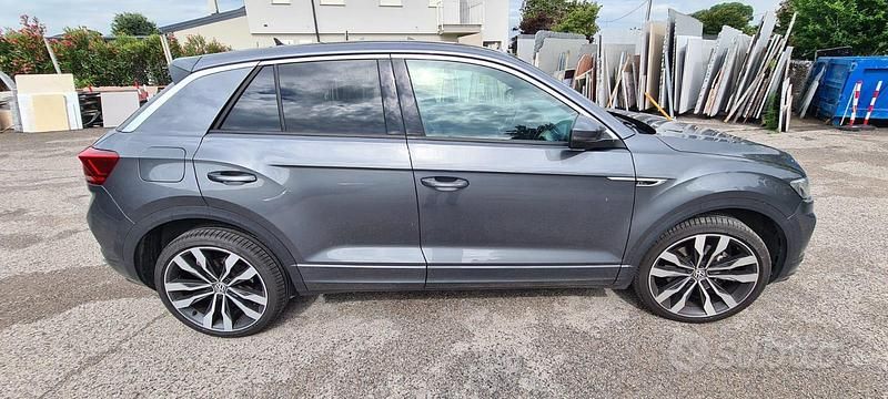 Usata VW T-Roc R-line 150 CV (110 kW) 2019 Grigio SUV