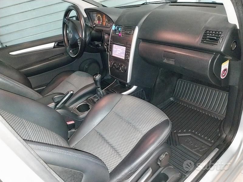 Usata Mercedes A180 Premium 109 CV (80 kW) 2010 Berlina