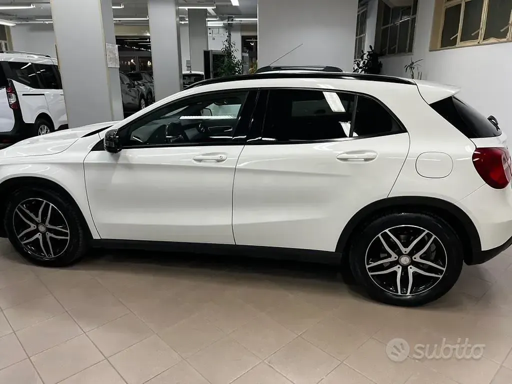 Usata Mercedes GLA200 Night 136 CV (100 kW) 2014 Bianco SUV
