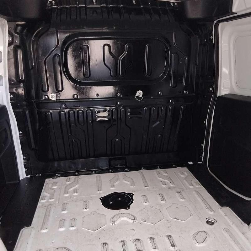 Usata Fiat Doblò Easy 90 CV (66 kW) 2022 Bianco Monovolume