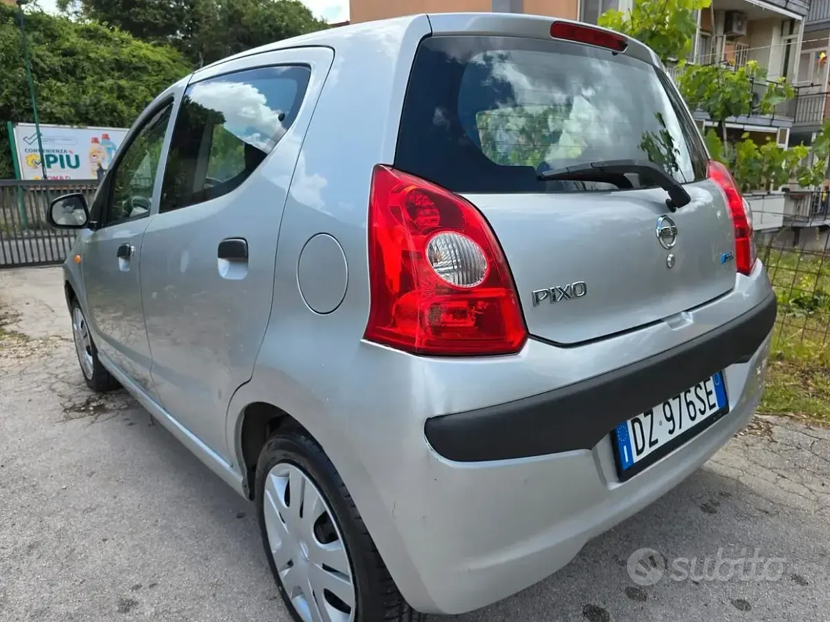 Usata Nissan Pixo 68 CV (50 kW) 2010 Grigio Utilitaria