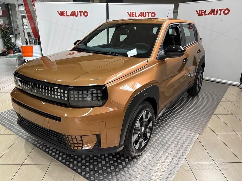 Marrone Nuova 2025 Fiat Grande Panda Business Utilitaria | 21.300 € (Buon prezzo) - Immagine 1/4