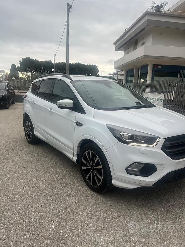 Usata Ford Kuga ST 120 CV (88 kW) 2018 Bianco SUV