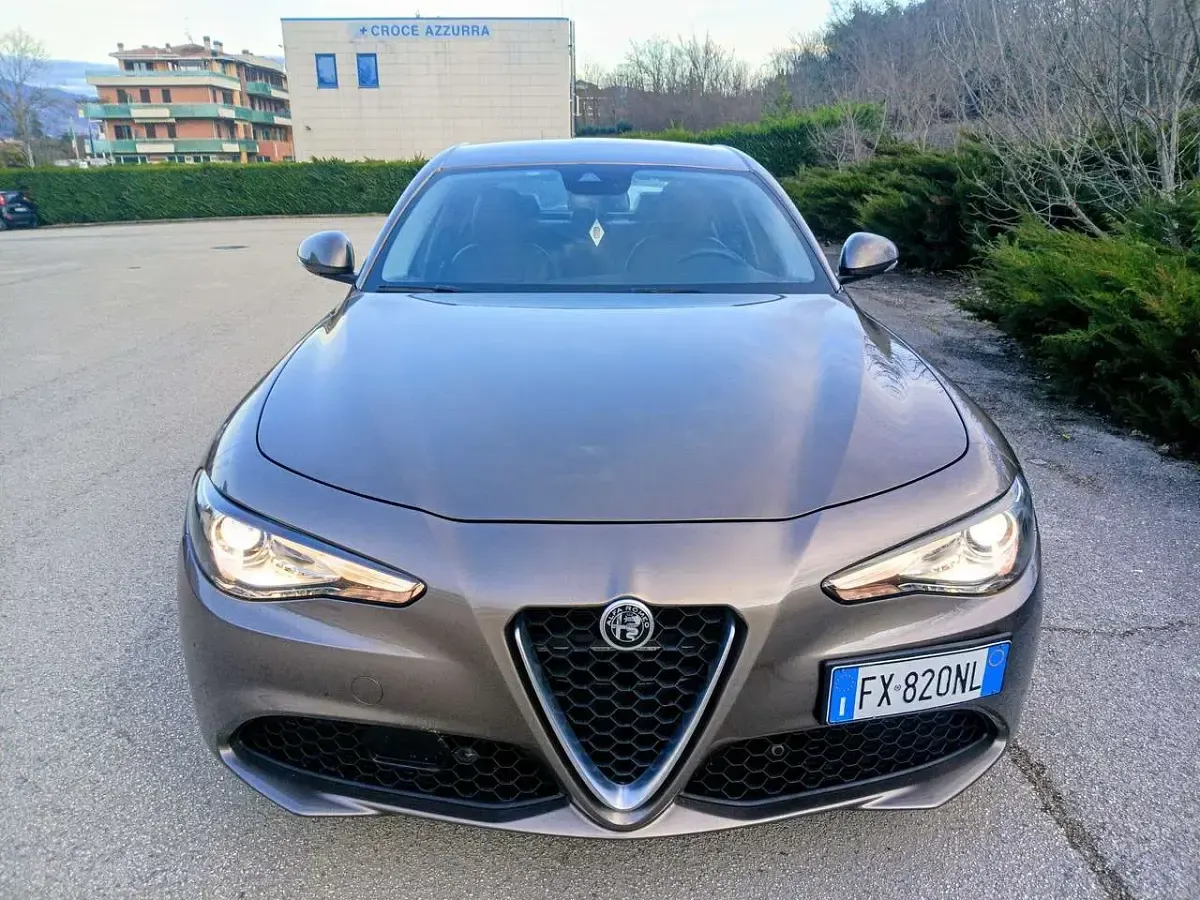 Usata Alfa Romeo Giulia Executive 160 CV (117 kW) 2019 Bronzo Berlina