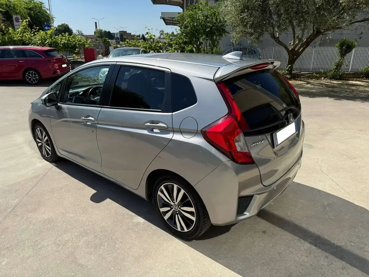 Usata Honda Jazz Elegance 102 CV (75 kW) 2017 Alabaster silver metallic Utilitaria