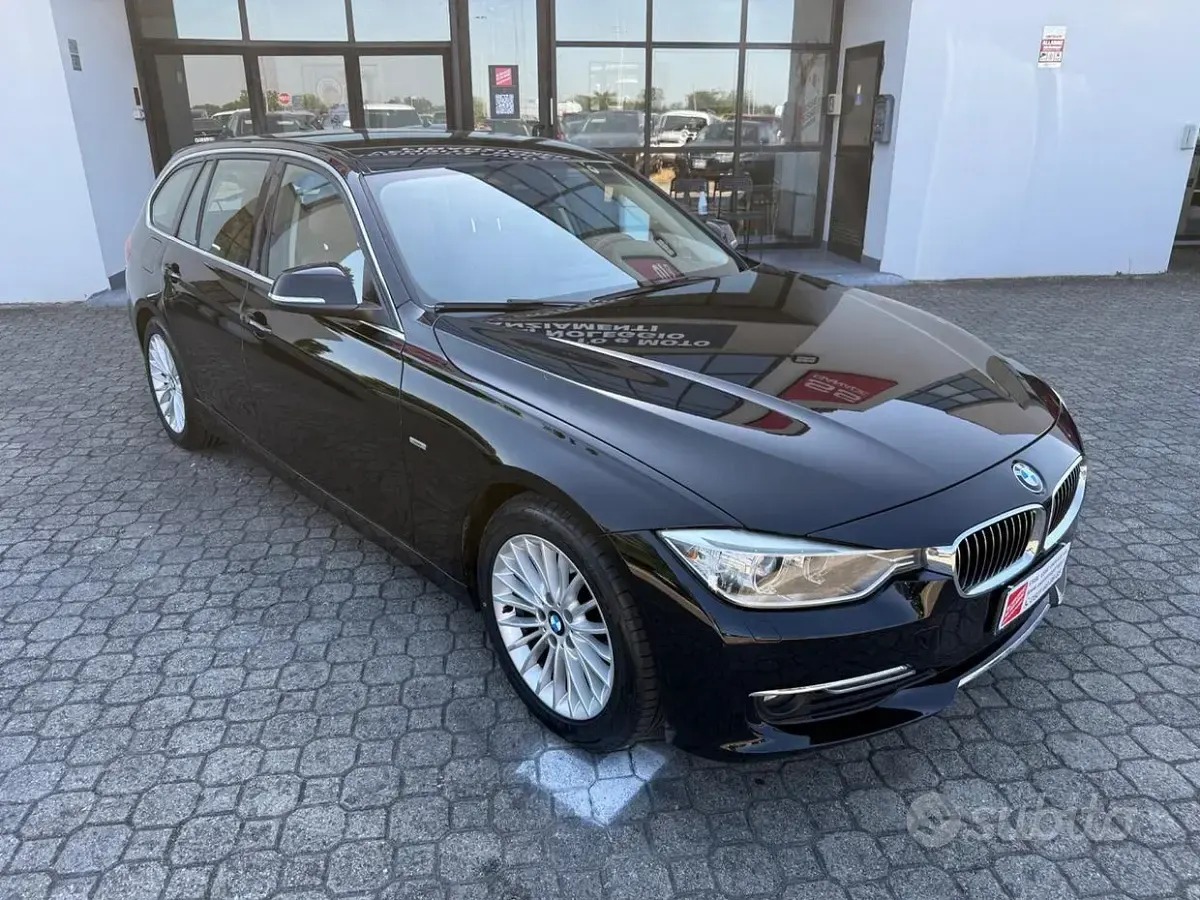 Usata BMW 318 Luxury Line 143 CV (105 kW) 2013 Nero Station wagon