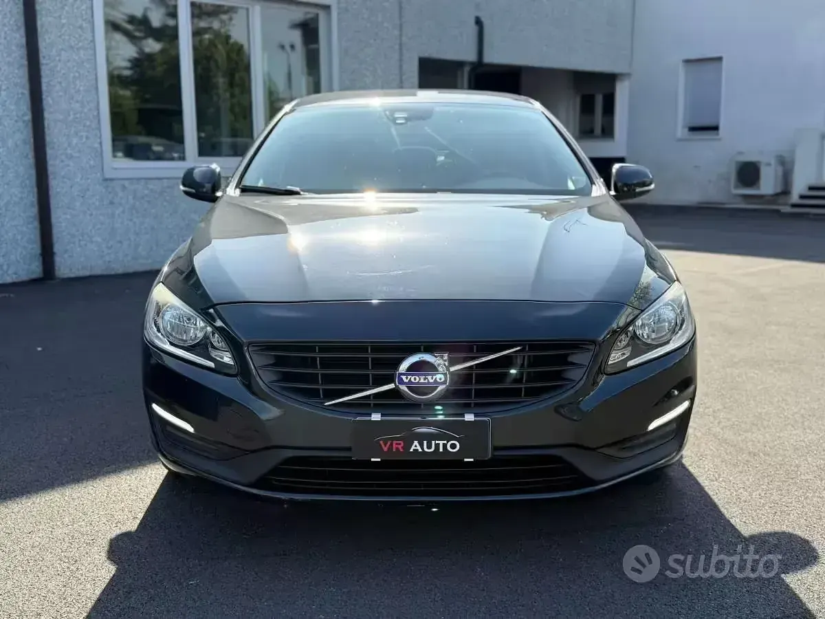Usata Volvo S60 Momentum 150 CV (110 kW) 2016 Grigio Berlina
