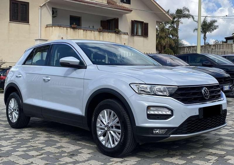 Usata VW T-Roc Business 116 CV (85 kW) 2021 Argento SUV