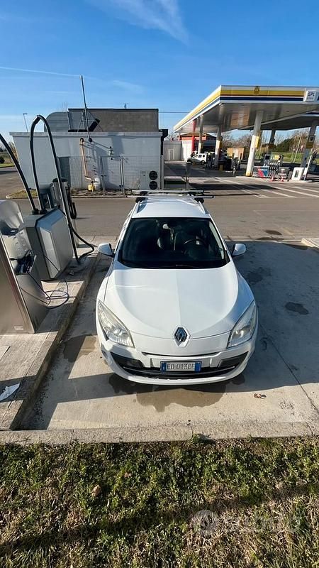 Bianco Usata 2010 Renault Mégane III Station wagon | 3000 € (Buon prezzo) - Immagine 1/4