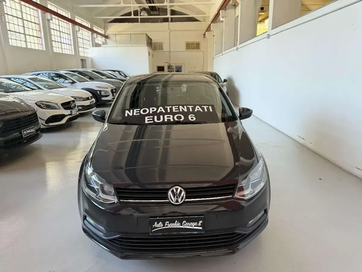 Usata VW Polo Trendline 75 CV (55 kW) 2016 Grigio Berlina