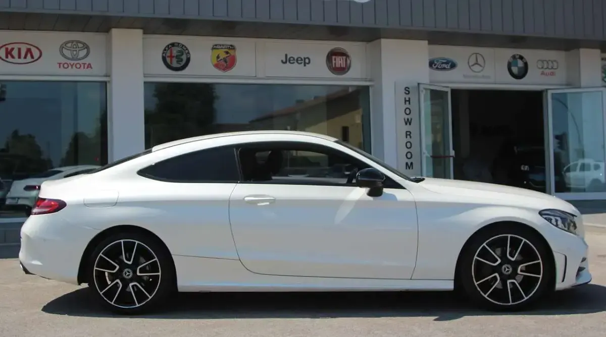 Usata Mercedes C220 AMG 194 CV (142 kW) 2021 Bianco Coupé