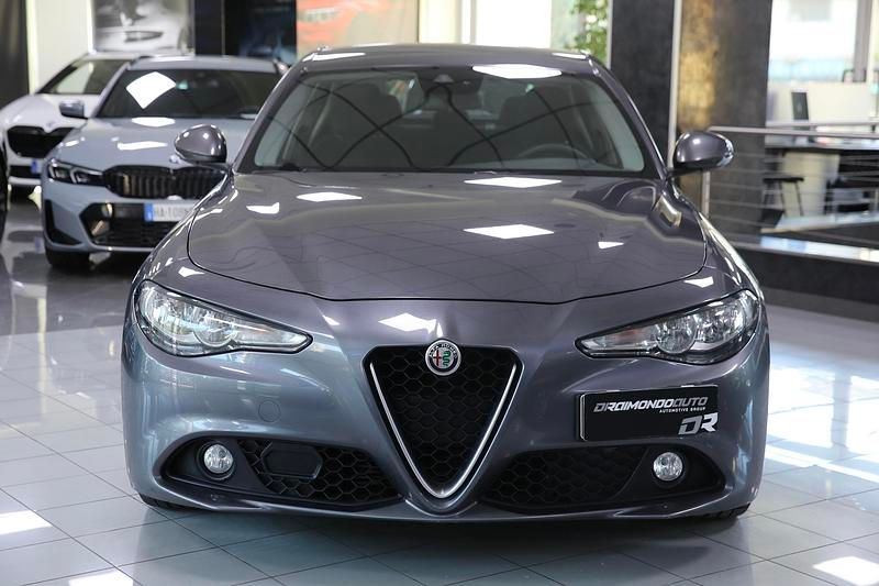 Usata Alfa Romeo Giulia Super 150 CV (110 kW) 2016 Grigio Berlina