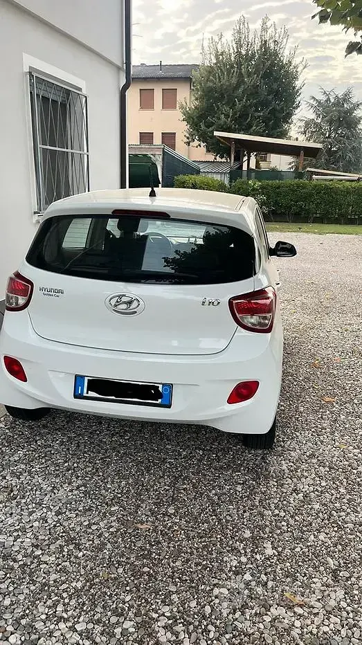 Usata Hyundai i10 66 CV (48 kW) 2016 Bianco Utilitaria