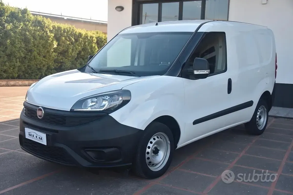 Usata Fiat Doblò Easy 90 CV (66 kW) 2021 Bianco Monovolume