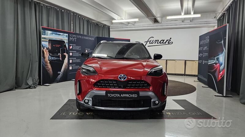 Usata Toyota Yaris Hybrid 92 CV (67 kW) 2021 Rosso Station wagon