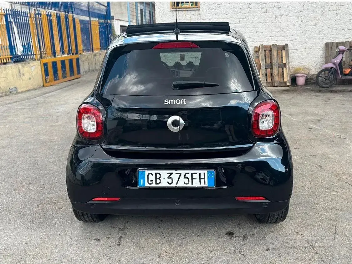 Usata Smart ForFour 71 CV (52 kW) 2017 Nero Utilitaria