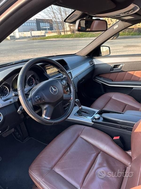Gebraucht Mercedes E250 Avantgarde 204 PS (150 kW) 2011 Grau Limousine