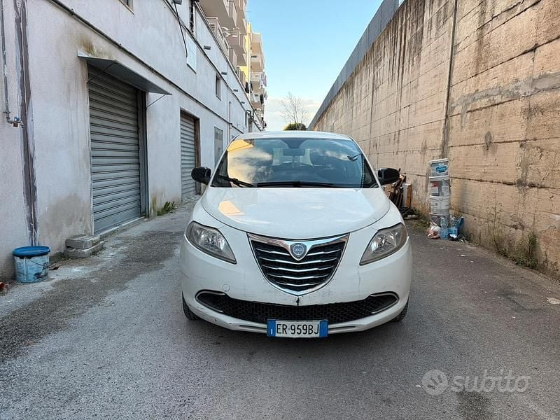 Usata Lancia Ypsilon 2013 Bianco Utilitaria