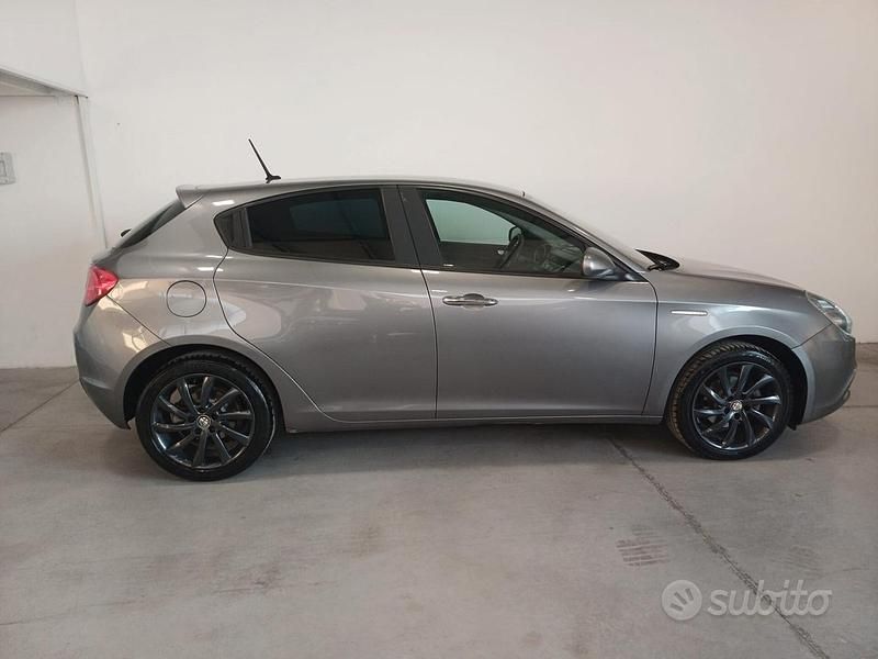 Usata Alfa Romeo Giulietta Super 105 CV (77 kW) 2015 Grigio Utilitaria