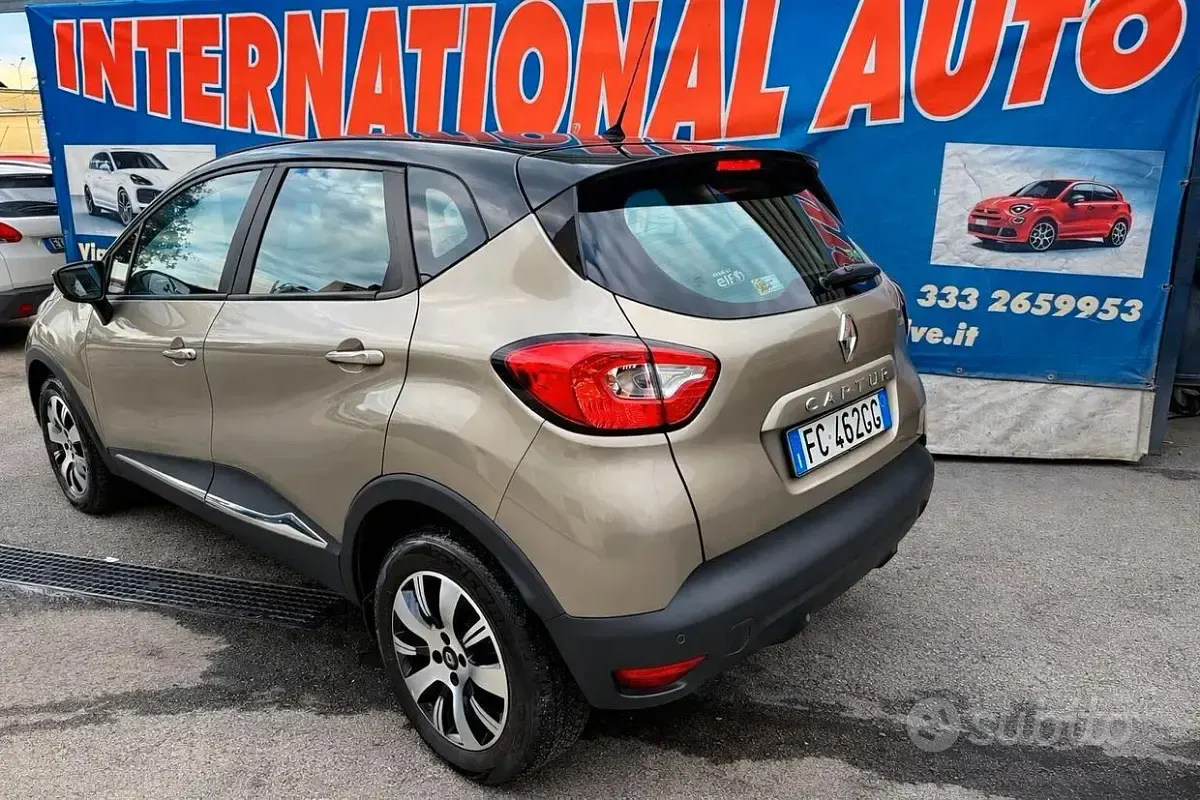 Usata Renault Captur Iconic 90 CV (66 kW) 2016 Marrone SUV