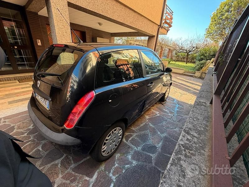 Usata Lancia Ypsilon 60 CV (44 kW) 2005 Nero Utilitaria