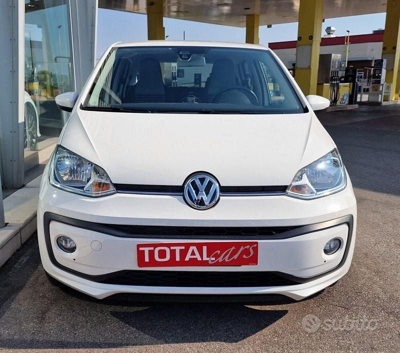 Usata VW up! move up! 75 CV (55 kW) 2017 Bianco pastello Utilitaria