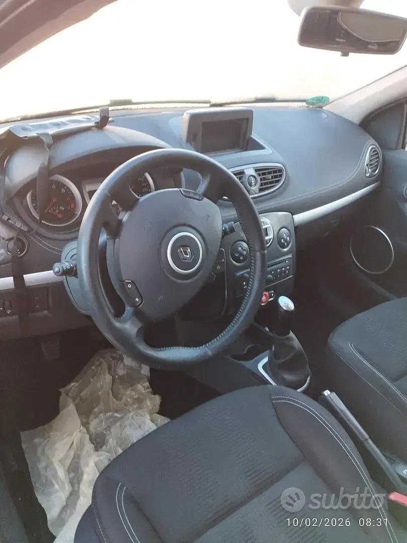 Usata Renault Clio 75 CV (55 kW) 2010 Grigio Station wagon