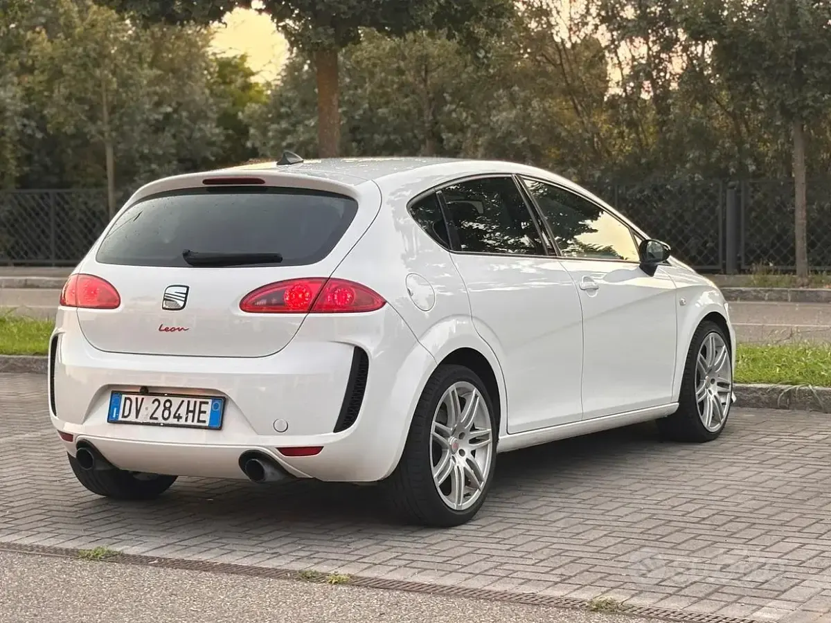 Usata Seat Leon CUPRA 241 CV (177 kW) 2009 Bianco Utilitaria