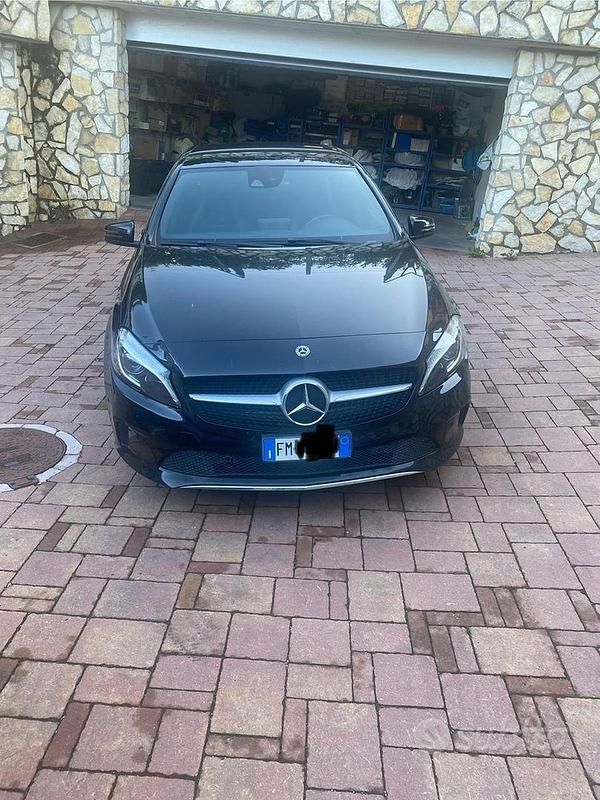Usata Mercedes A180 90 CV (66 kW) 2017 Nero Berlina