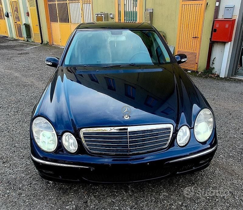 Usata Mercedes E280 177 CV (130 kW) 2005 Blu Berlina