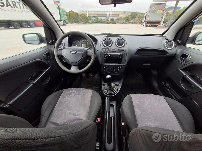 Usata Ford Fiesta 68 CV (50 kW) 2006 Utilitaria