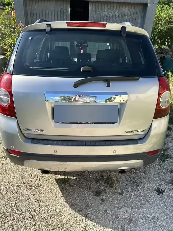 Usata Chevrolet Captiva 150 CV (110 kW) 2008 Grigio SUV