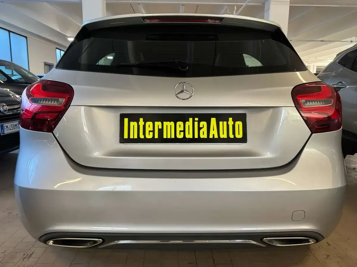 Usata Mercedes A180 109 CV (80 kW) 2018 Argento Berlina