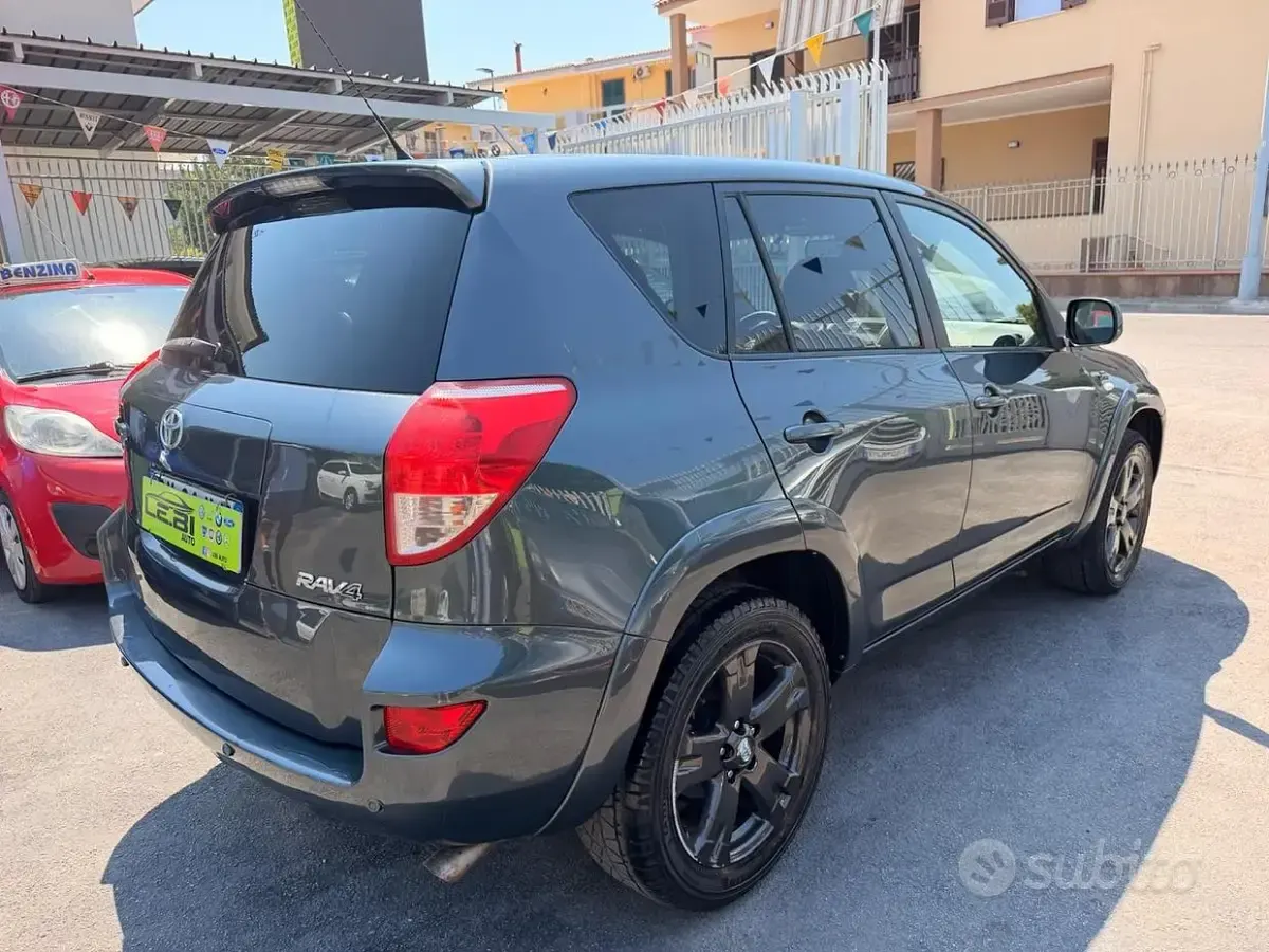 Usata Toyota RAV4 Luxury 177 CV (130 kW) 2007 Grigio SUV