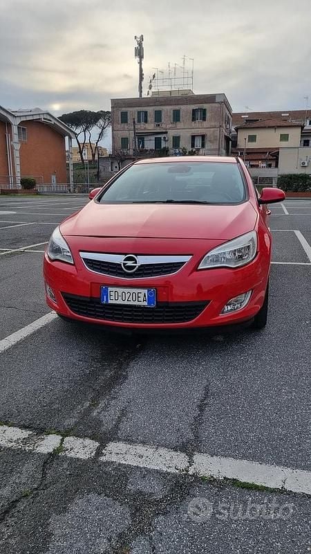 Usata Opel Astra 115 CV (84 kW) 2010 Rosso Berlina