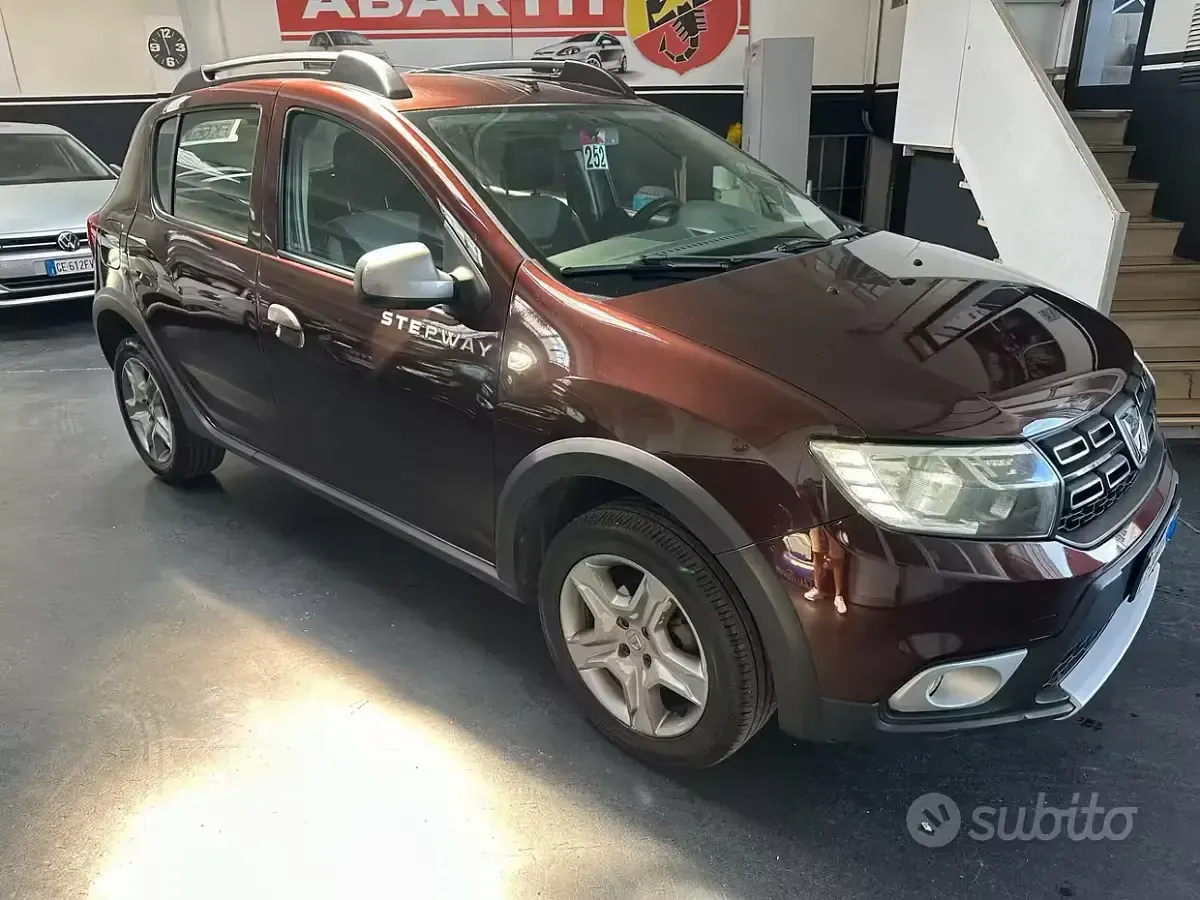 Usata Dacia Sandero Stepway 90 CV (66 kW) 2017 Marrone Berlina