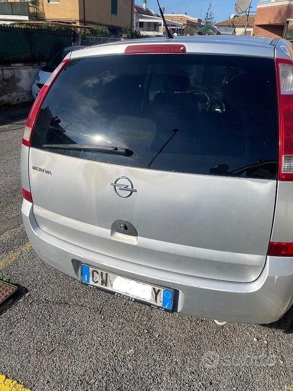 Usata Opel Meriva Club 90 CV (66 kW) 2005 Argento Monovolume