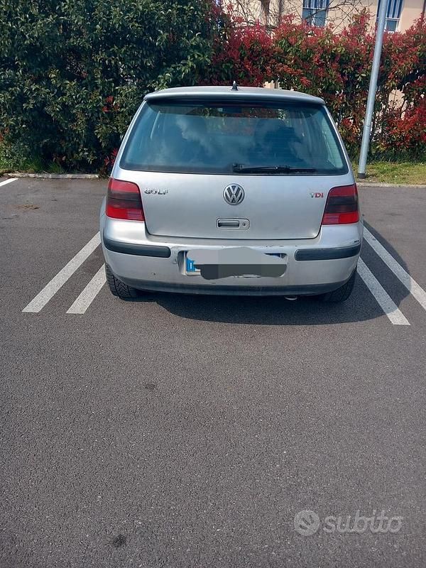 Usata VW Golf IV 101 CV (74 kW) 2002 Grigio Berlina